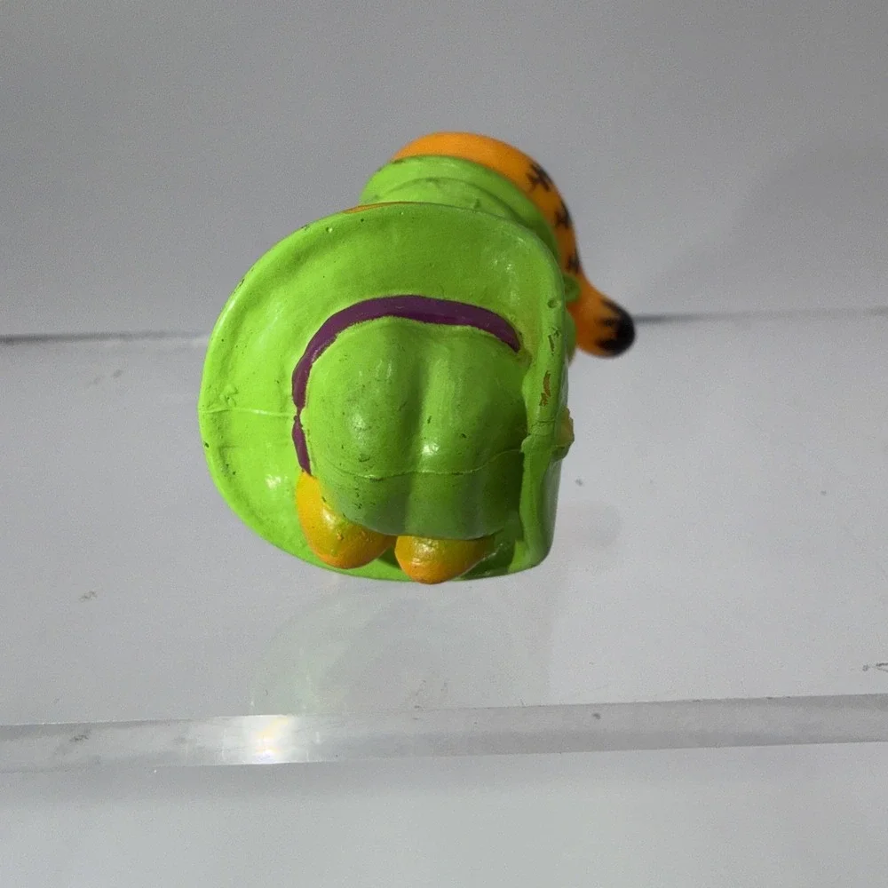 GARFIELD the Cat - SItting Figurine in Green Safari Hat and Vest-‎ 1981 - 2 1/4
